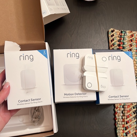 Ring alarm pro - 13 piece kit w/ eero 6 wifi extender - Picture 6 of 6